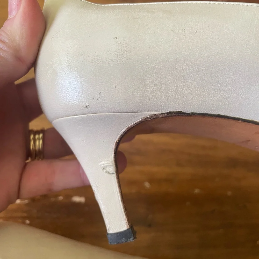 Vintage 80s Chanel Leather Heels Pumps Cap Toe Beige Ivory Size 40 Made In Italy - Picture 11 of 11